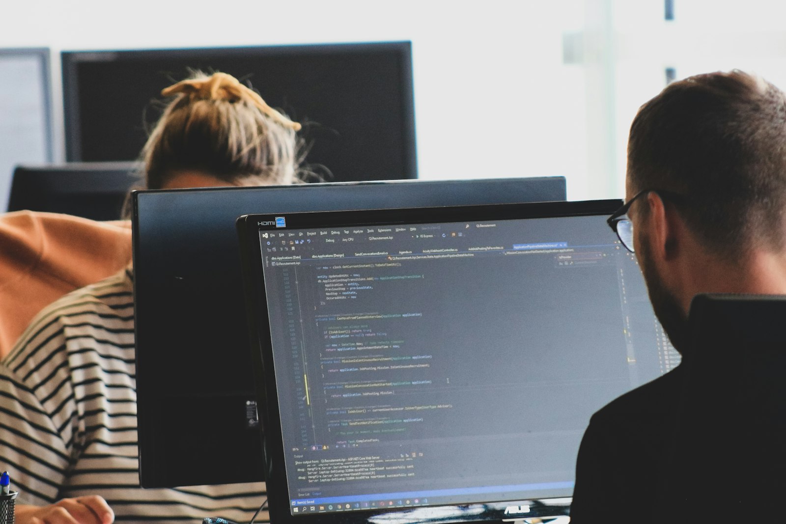 Dla jakich projektów powstał Sylius 2 Programistka przy kodzie projektu e-commerce