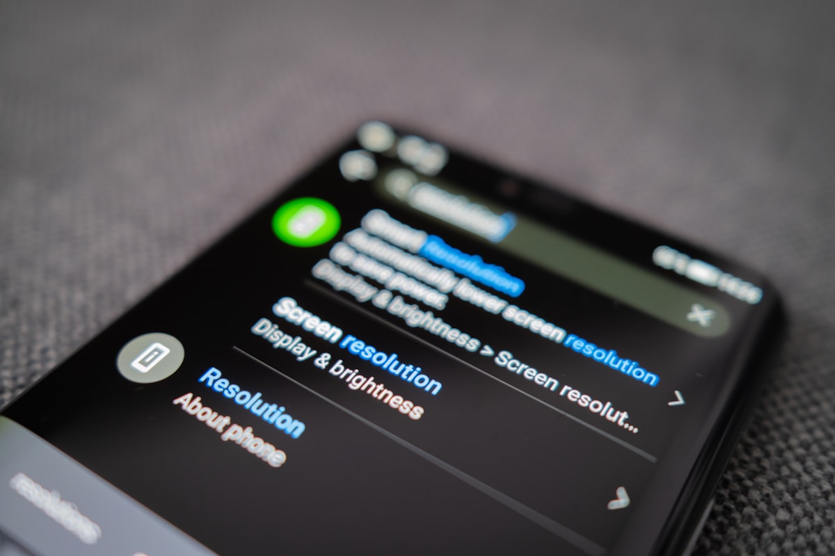 Powiadomienia na telefonie – alerty monitoringu sklepu