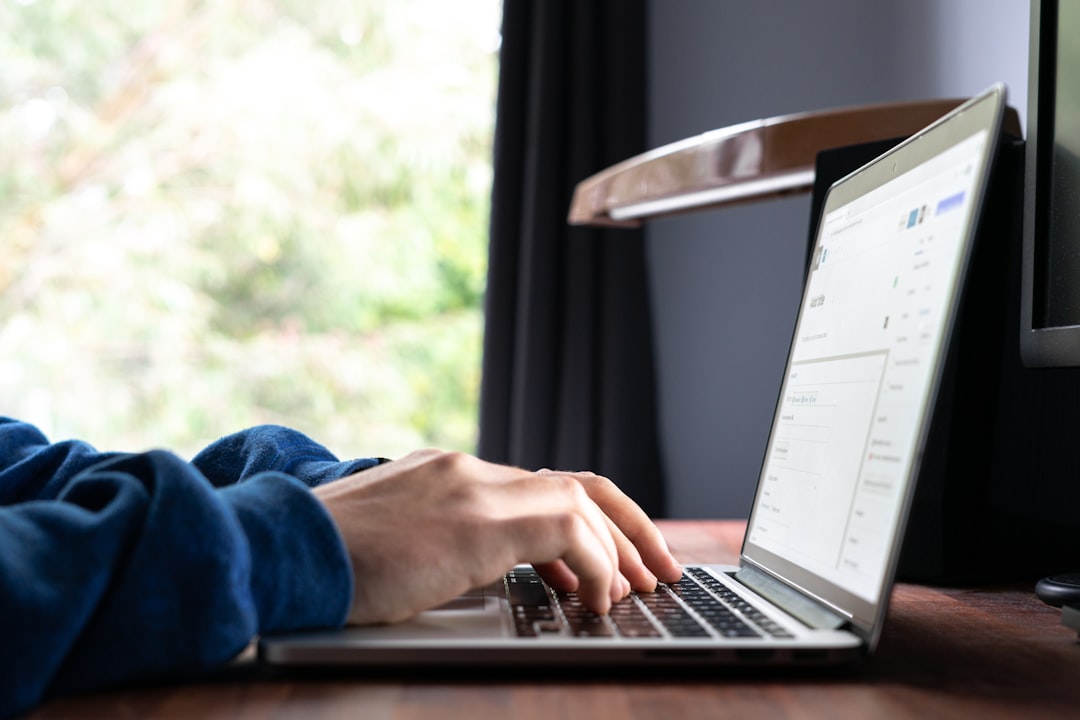 Wyszukiwarka wewnętrzna PrestaShop: jak zamienić szukanie w sprzedaż