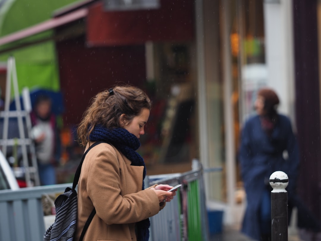 Zakupy na telefonie w realnych warunkach: sieć komórkowa i pogoda